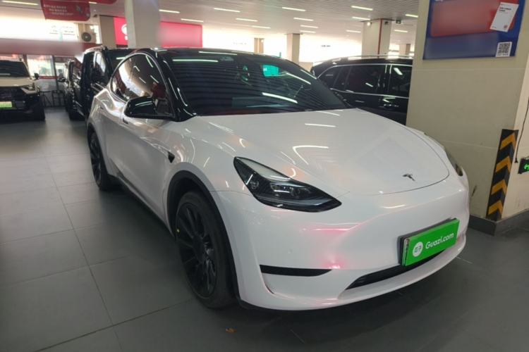 Used Tesla Model Y 2022 Rear-Wheel-Drive Version Front Right 45 Deg