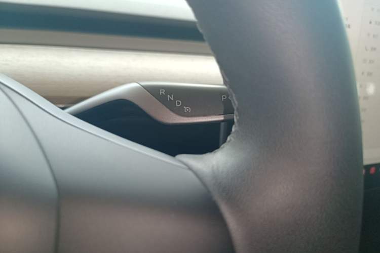 Used Tesla Model Y 2022 Revised Version Rear-Wheel Drive Gear Lever