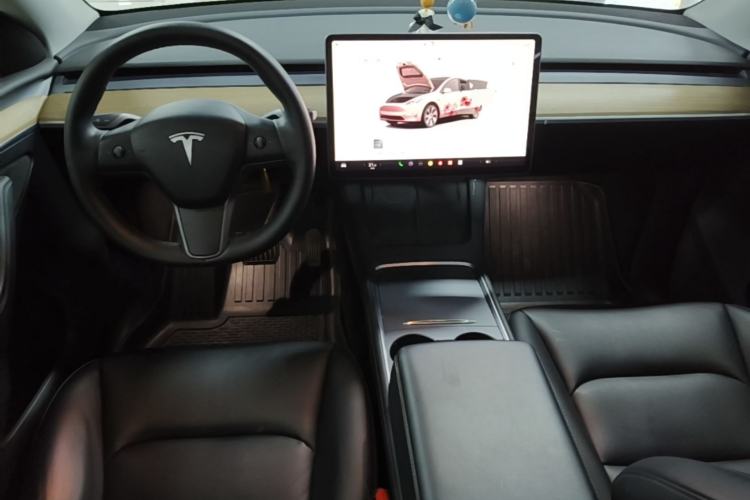Used Tesla Model Y 2022 Long-Range All-Wheel-Drive Version Center Console