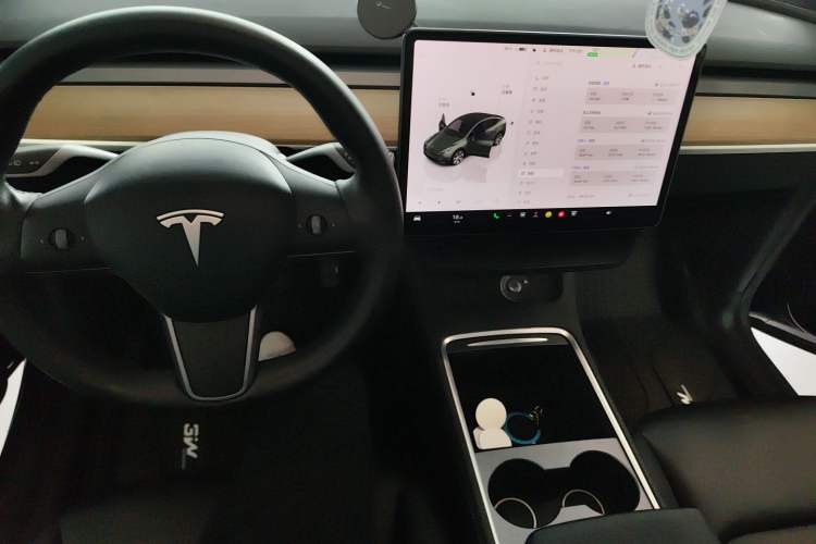 Used Tesla Model Y 2022 Long-Range All-Wheel-Drive Version Center Console
