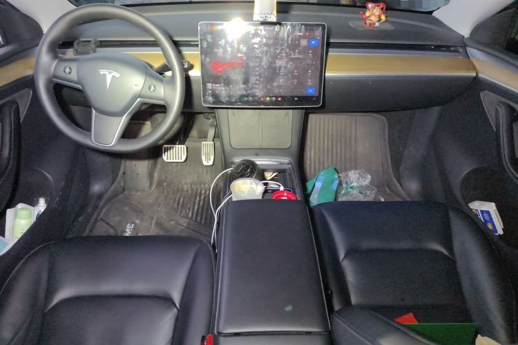 Used Tesla Model Y 2022 Rear-Wheel-Drive Version Center Console