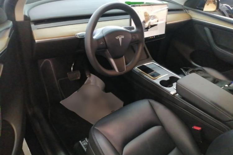 Used Tesla Model Y 2022 Rear-Wheel-Drive Version Center Console