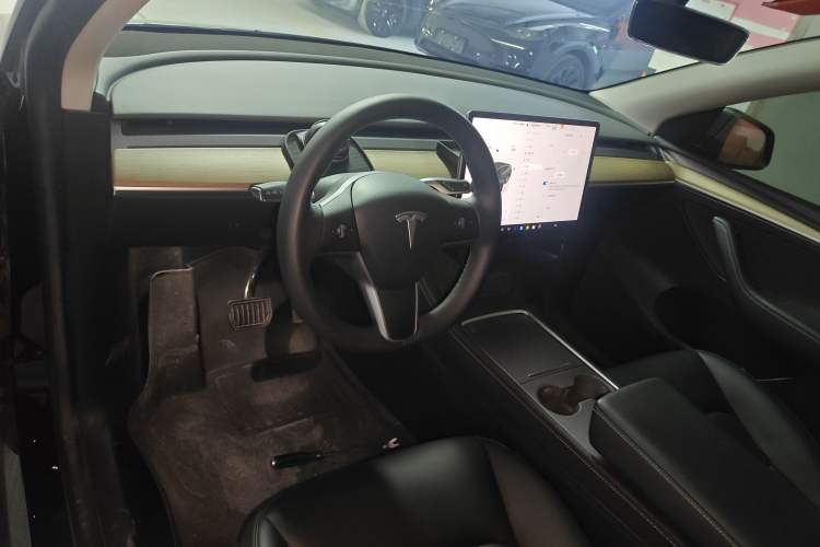 Used Tesla Model Y 2022 Revised Version Long-Range All-Wheel Drive Center Console