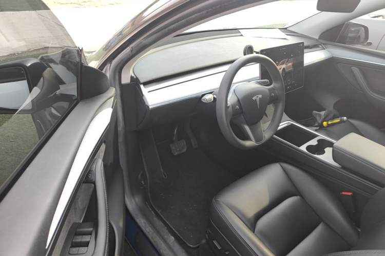 Used Tesla Model Y 2022 Rear-Wheel-Drive Version Driver Seat