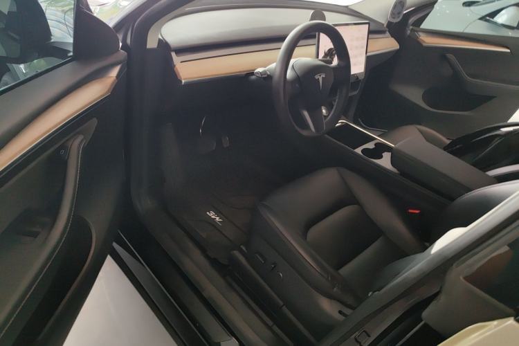Used Tesla Model Y 2022 Long-Range All-Wheel-Drive Version Driver Seat