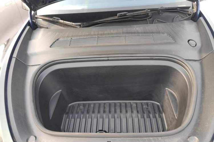 Used Tesla Model Y 2022 Rear-Wheel-Drive Version Engine Bay