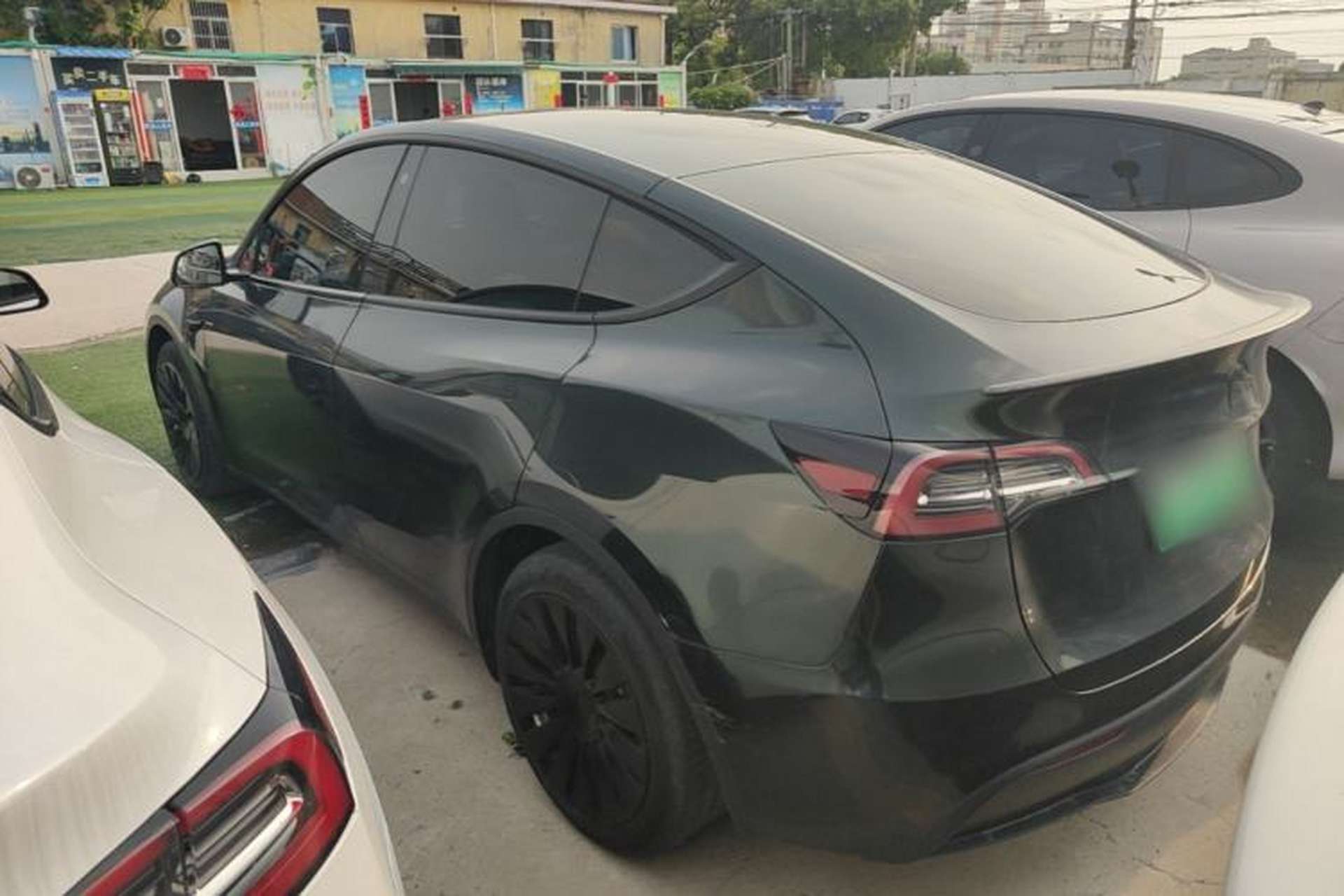 Used Tesla Model Y 2022 Rear-Wheel-Drive Version Exterior 2