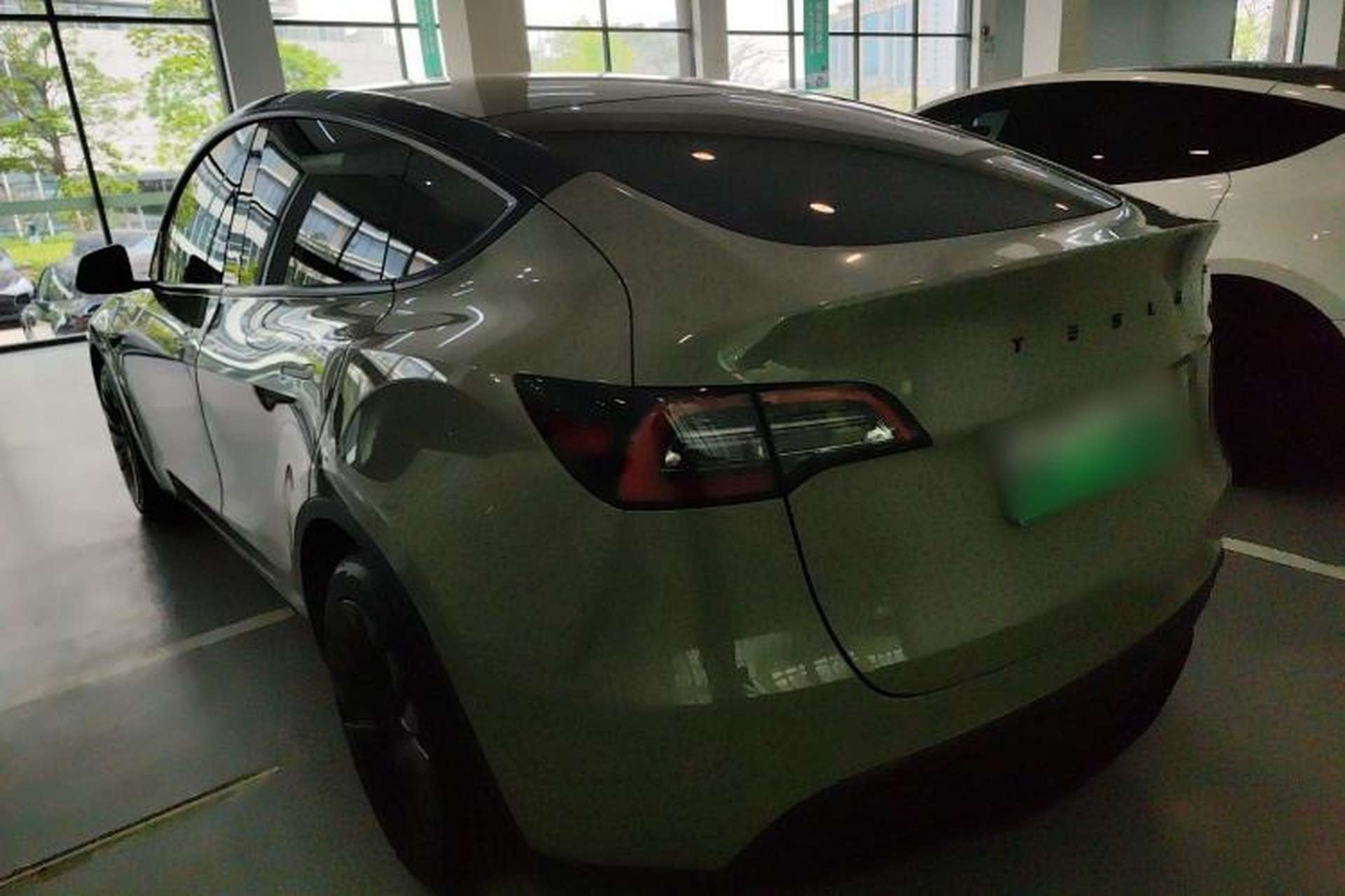 Used Tesla Model Y 2022 Long-Range All-Wheel-Drive Version Exterior 2