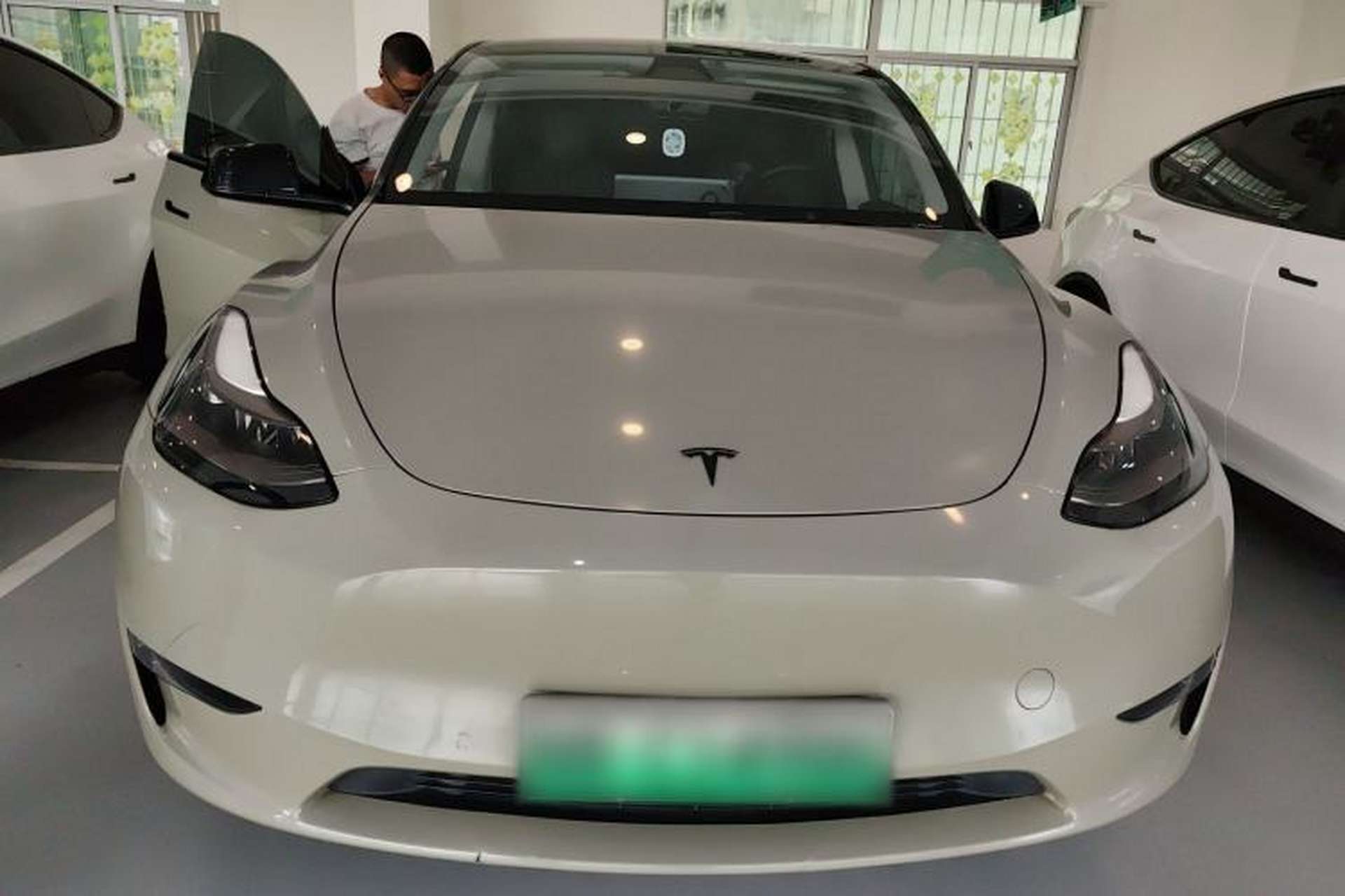 Used Tesla Model Y 2022 Long-Range All-Wheel-Drive Version Front