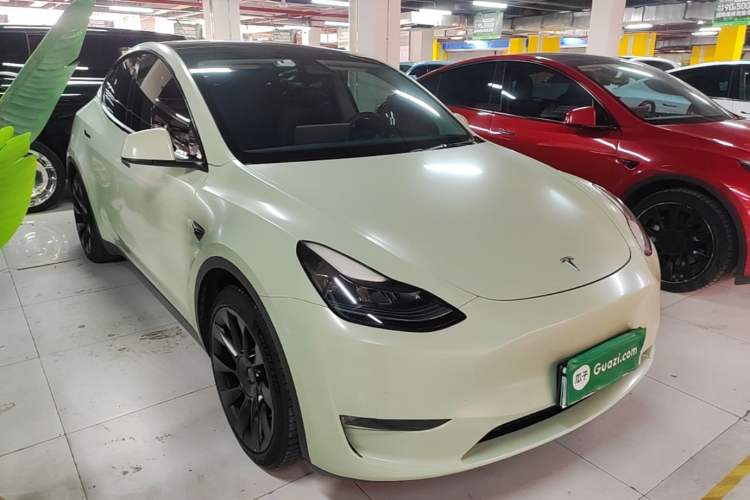 Used Tesla Model Y 2022 Long-Range All-Wheel-Drive Version Front Right 45 Deg