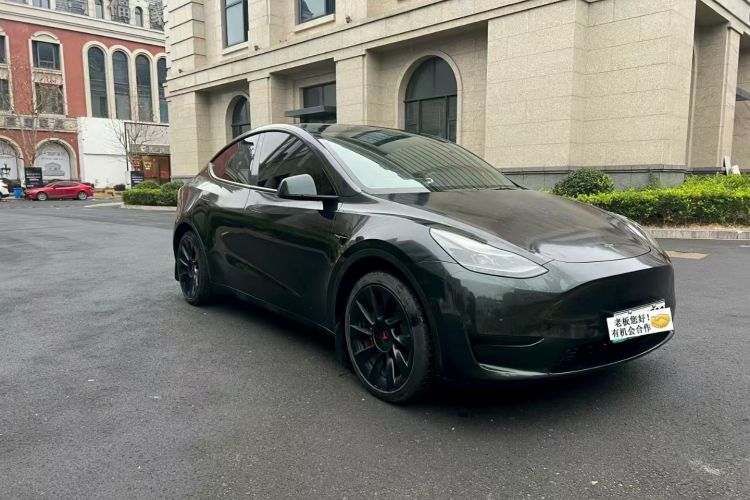 Used Tesla Model Y 2022 Rear-Wheel-Drive Version Front Right 45 Deg