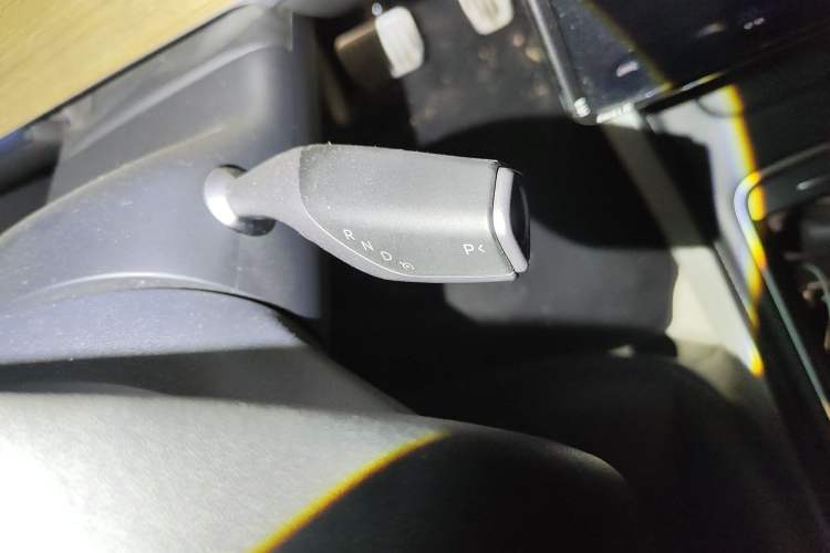 Used Tesla Model Y 2022 Revised Version Rear-Wheel Drive Gear Lever