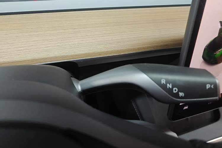 Used Tesla Model Y 2022 Revised Version Rear-Wheel Drive Gear Lever