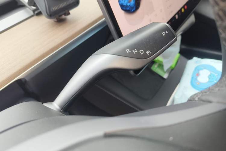 Used Tesla Model Y 2022 Revised Version Rear-Wheel Drive Gear Lever