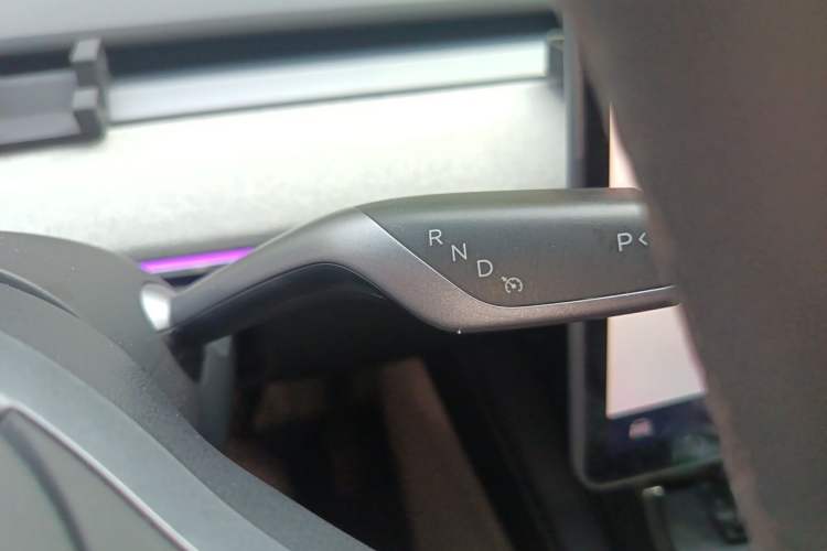 Used Tesla Model Y 2022 Revised Version Rear-Wheel Drive Gear Lever