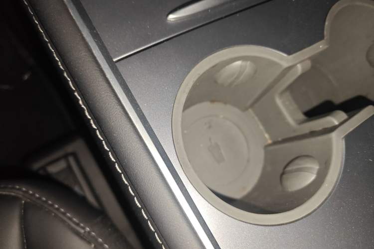 Used Tesla Model Y 2022 Revised Version Long-Range All-Wheel Drive Interior 1