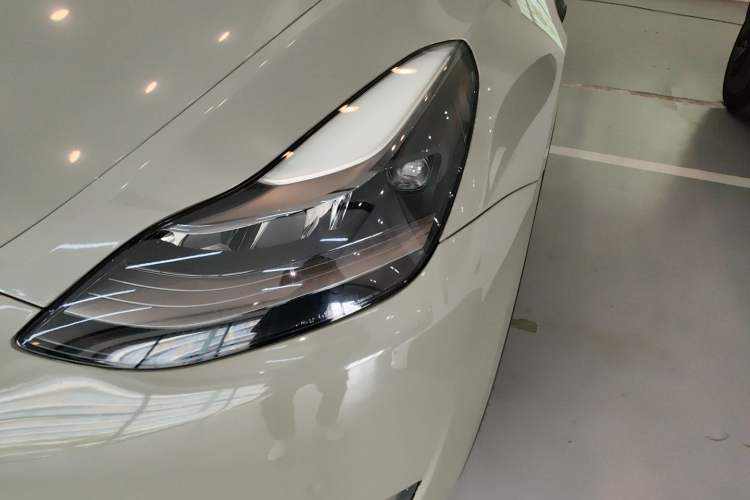 Used Tesla Model Y 2022 Long-Range All-Wheel-Drive Version Left Front Headlight
