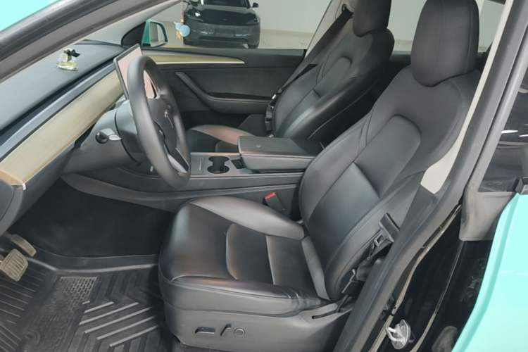Used Tesla Model Y 2022 Long-Range All-Wheel-Drive Version Left Front Seat