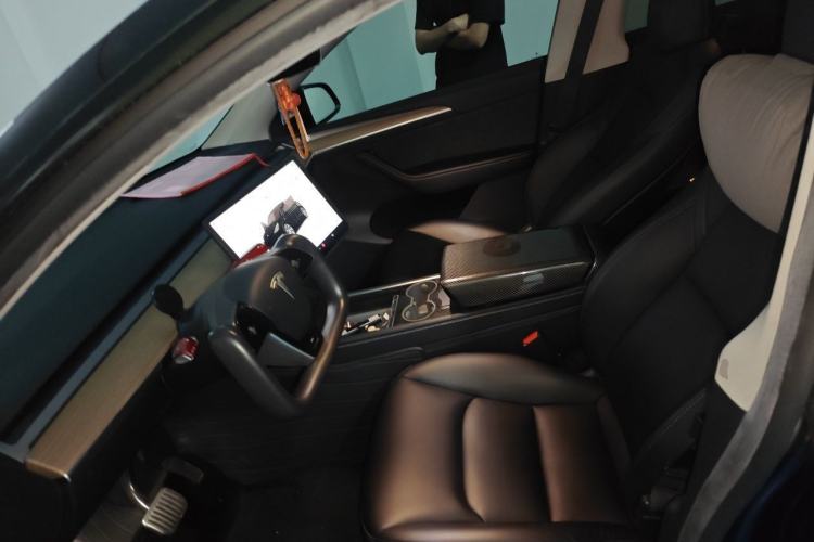 Used Tesla Model Y 2022 Rear-Wheel-Drive Version Left Front Seat