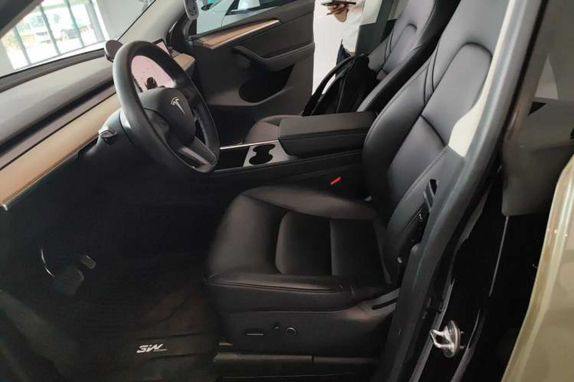 Used Tesla Model Y 2022 Long-Range All-Wheel-Drive Version Left Front Seat