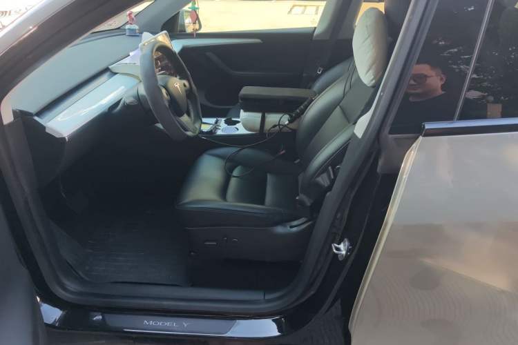 Used Tesla Model Y 2022 Rear-Wheel-Drive Version Left Front Seat