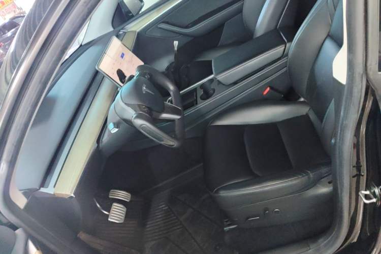 Used Tesla Model Y 2022 Rear-Wheel-Drive Version Left Front Seat