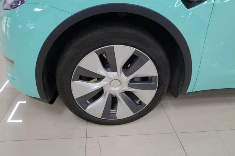 Used Tesla Model Y 2022 Long-Range All-Wheel-Drive Version Left Front Wheel Hub