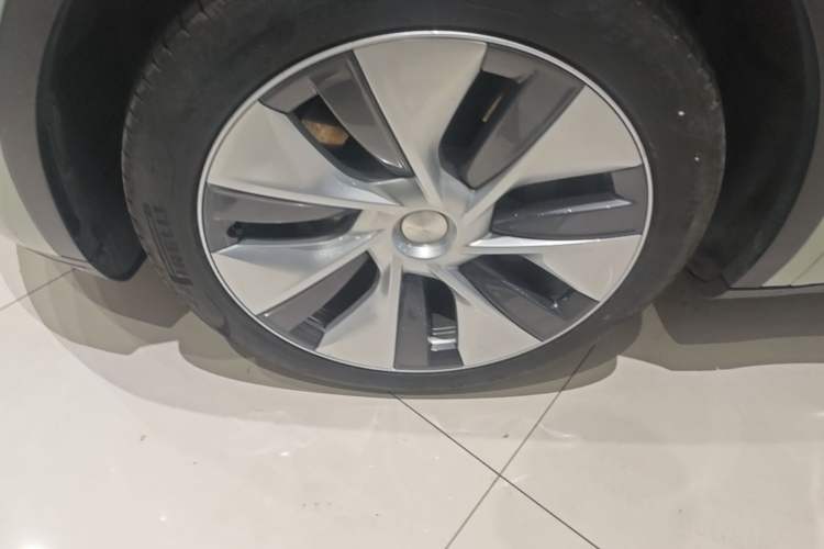 Used Tesla Model Y 2022 Revised Version Rear-Wheel Drive Left Front Wheel Hub