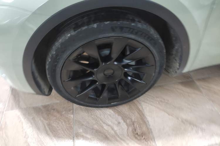 Used Tesla Model Y 2022 Rear-Wheel-Drive Version Left Front Wheel Hub