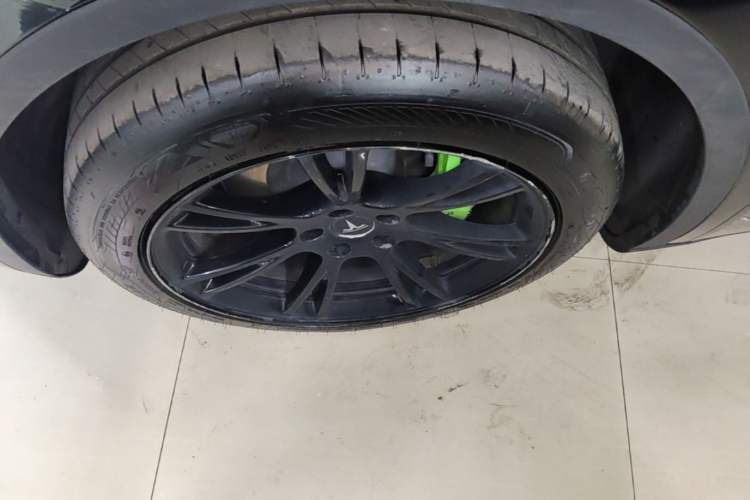 Used Tesla Model Y 2022 Rear-Wheel-Drive Version Left Front Wheel Hub