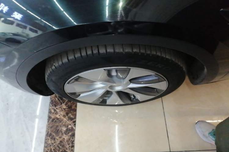 Used Tesla Model Y 2022 Rear-Wheel-Drive Version Left Front Wheel Hub