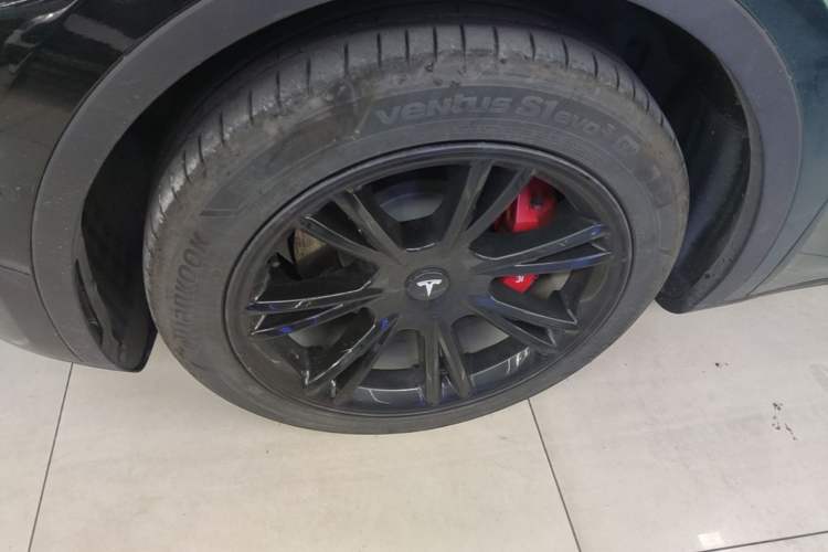 Used Tesla Model Y 2022 Revised Version Rear-Wheel Drive Left Front Wheel Hub