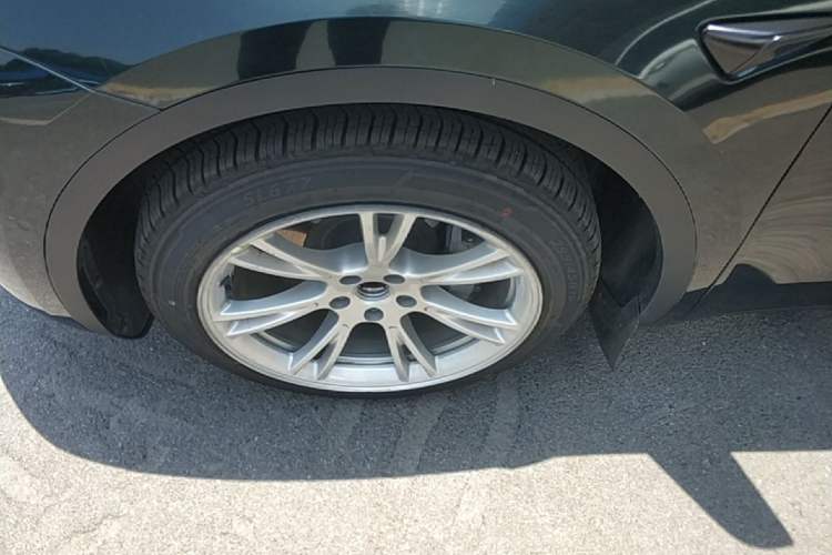 Used Tesla Model Y 2022 Revised Version Rear-Wheel Drive Left Front Wheel Hub