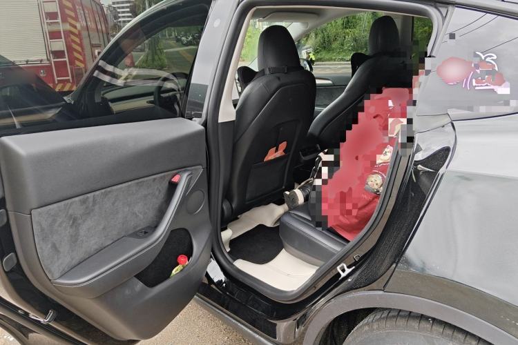 Used Tesla Model Y 2022 Performance High-Performance All-Wheel-Drive Version Left Rear Seat
