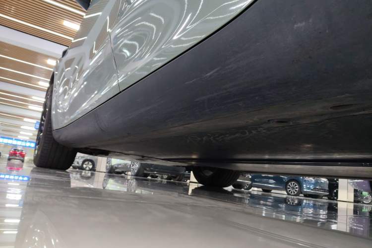 Used Tesla Model Y 2022 Revised Version Rear-Wheel Drive Left Side Sill