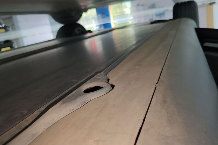 Used Tesla Model Y 2022 Long-Range All-Wheel-Drive Version Left Side Sill