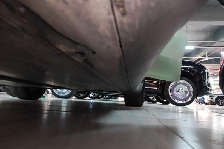Used Tesla Model Y 2022 Long-Range All-Wheel-Drive Version Left Side Sill