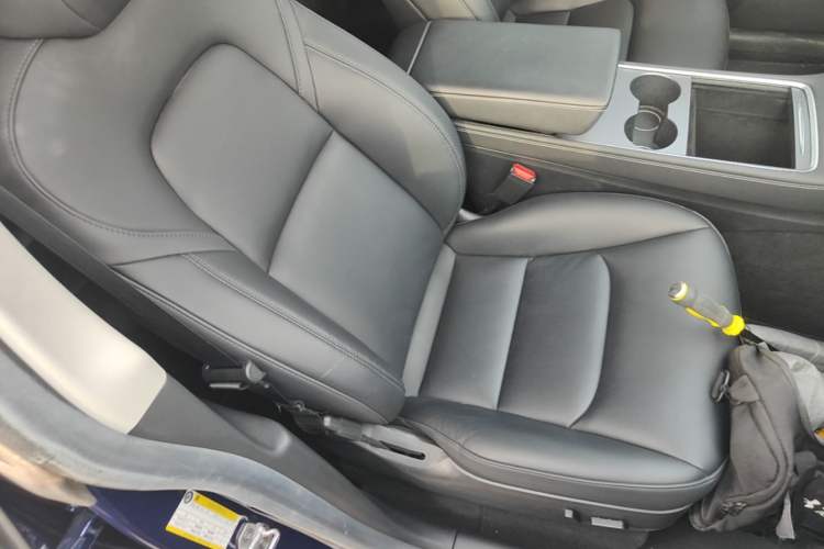 Used Tesla Model Y 2022 Rear-Wheel-Drive Version Right Front Seat