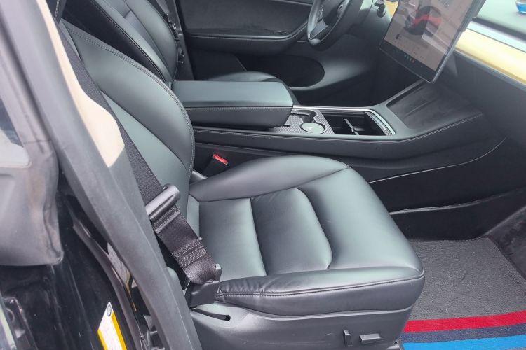 Used Tesla Model Y 2022 Rear-Wheel-Drive Version Right Front Seat