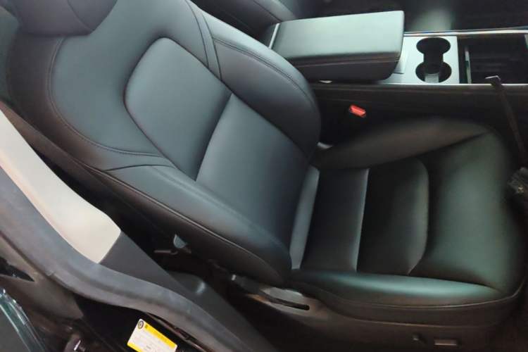 Used Tesla Model Y 2022 Rear-Wheel-Drive Version Right Front Seat
