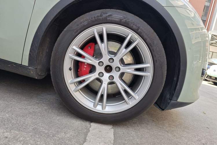 Used Tesla Model Y 2022 Revised Version Rear-Wheel Drive Right Front Wheel Hub