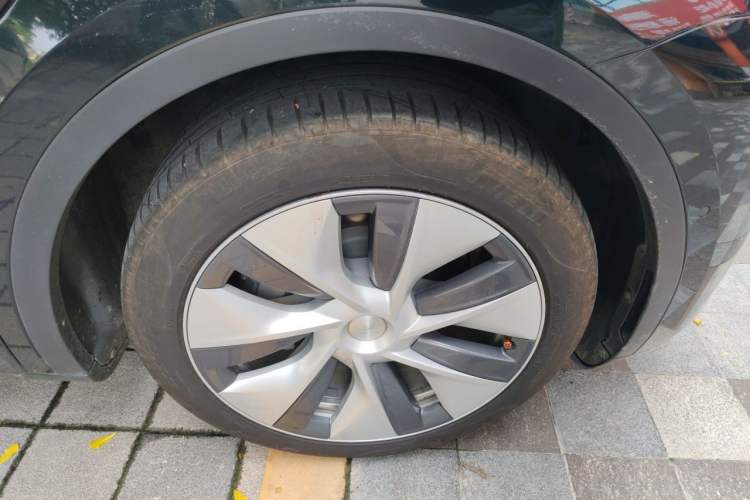 Used Tesla Model Y 2022 Revised Version Rear-Wheel Drive Right Front Wheel Hub