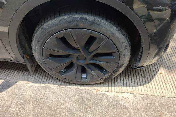 Used Tesla Model Y 2022 Revised Version Rear-Wheel Drive Right Front Wheel Hub