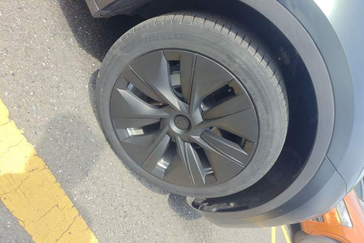 Used Tesla Model Y 2022 Revised Version Rear-Wheel Drive Right Front Wheel Hub