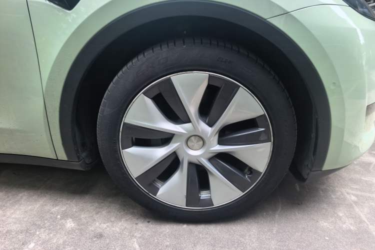 Used Tesla Model Y 2022 Rear-Wheel-Drive Version Right Front Wheel Hub