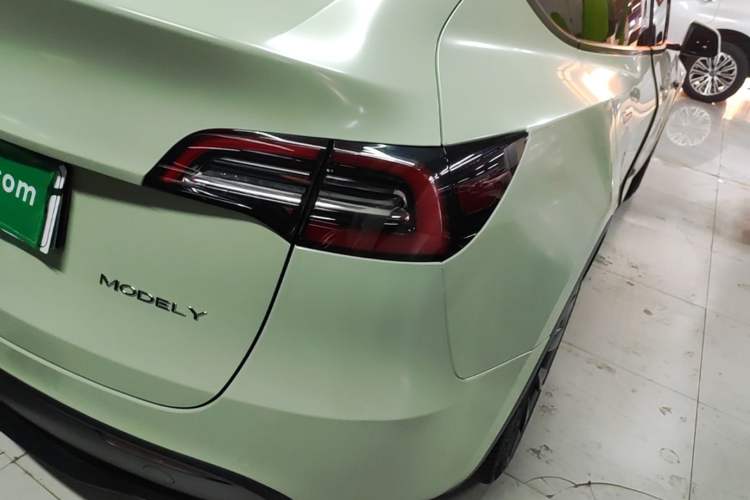 Used Tesla Model Y 2022 Long-Range All-Wheel-Drive Version Right Rear Taillight