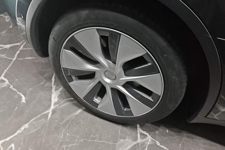 Used Tesla Model Y 2022 Revised Version Rear-Wheel Drive Right Rear Wheel Hub