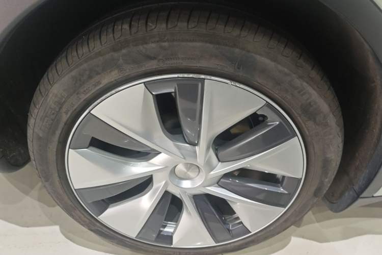 Used Tesla Model Y 2022 Revised Version Rear-Wheel Drive Right Rear Wheel Hub
