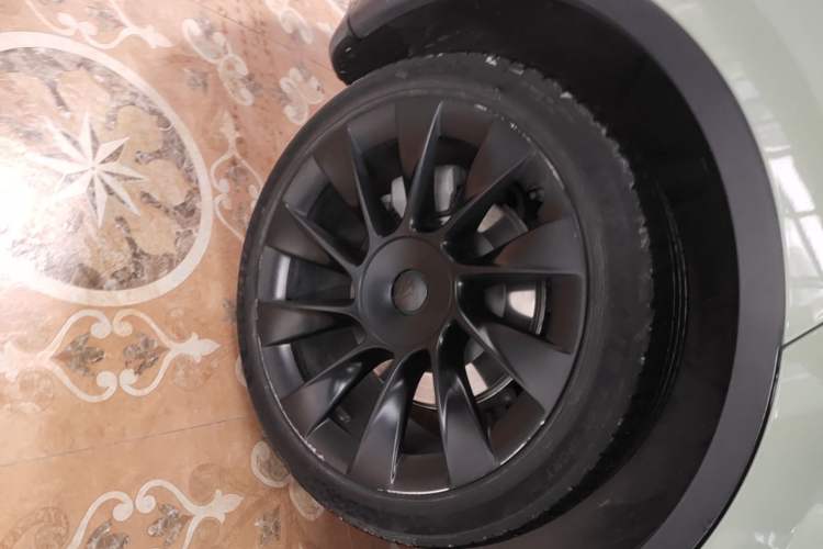 Used Tesla Model Y 2022 Rear-Wheel-Drive Version Right Rear Wheel Hub