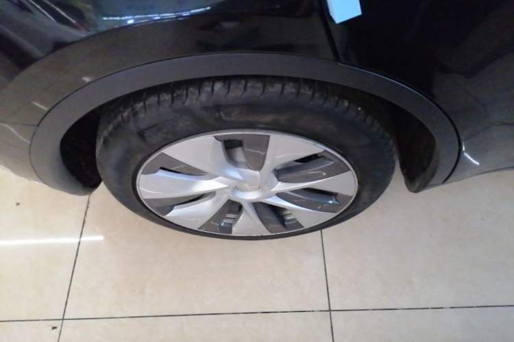 Used Tesla Model Y 2022 Rear-Wheel-Drive Version Right Rear Wheel Hub